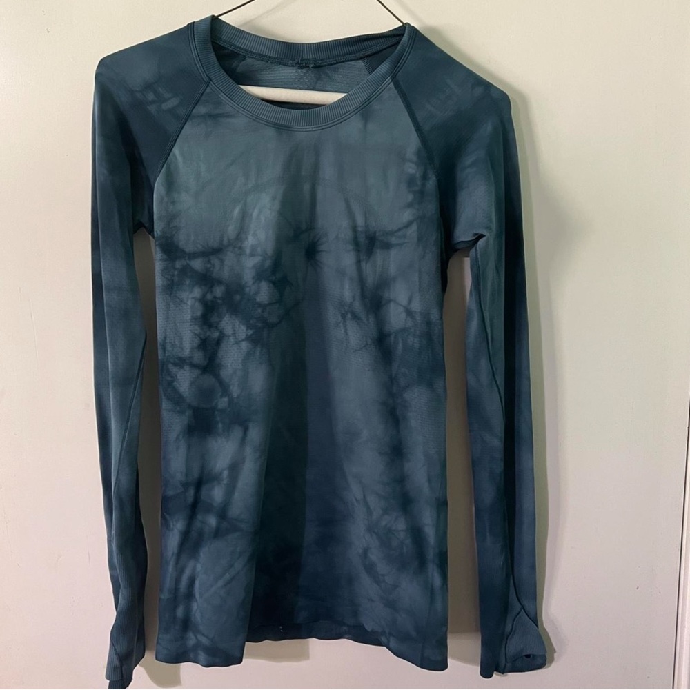 Women's Lululemon Long Sleeve Swiftly Tech Blue Tie-Dye Top